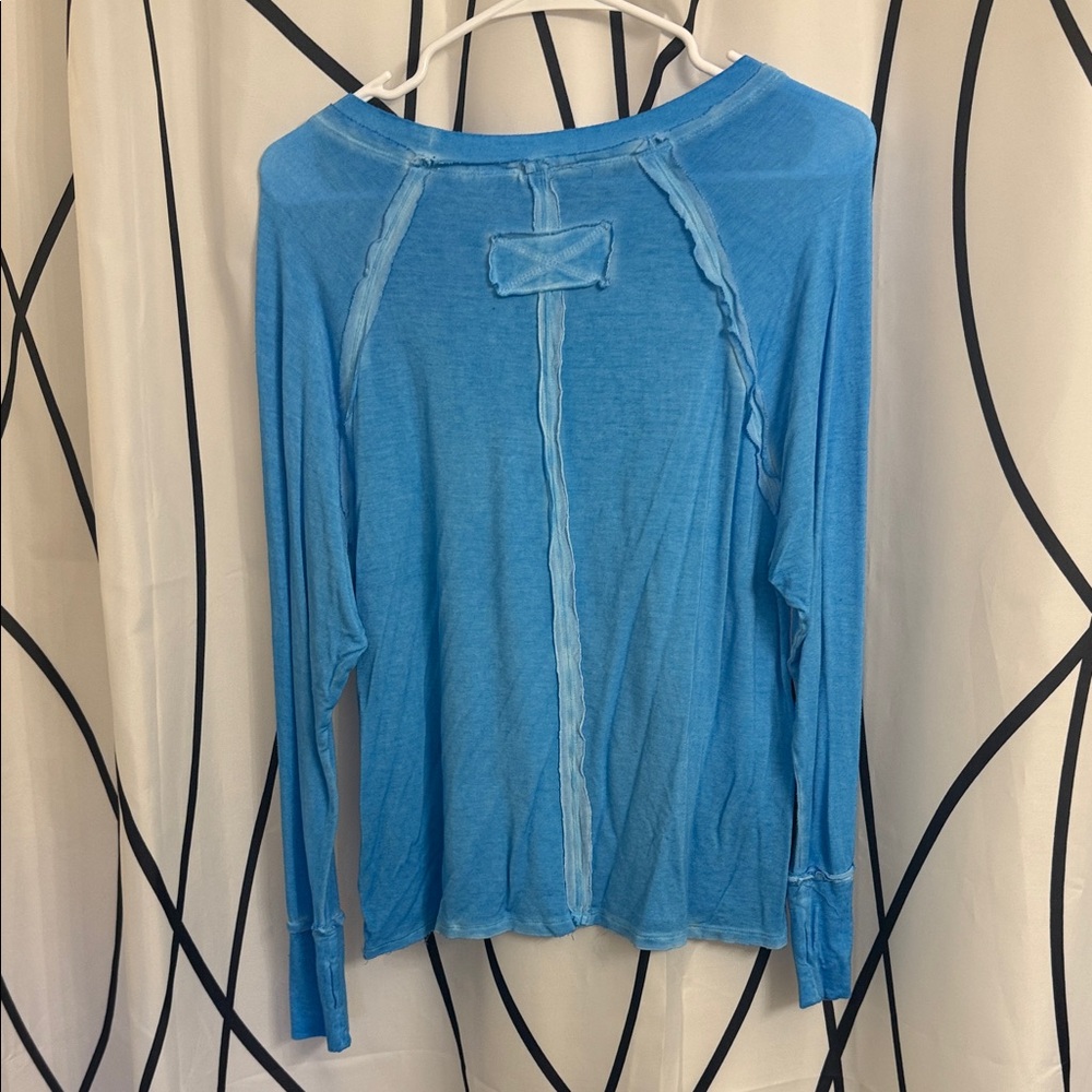 NWOT Blue Long Sleeve Burnout  Women's Top - M - Picture 3 of 3